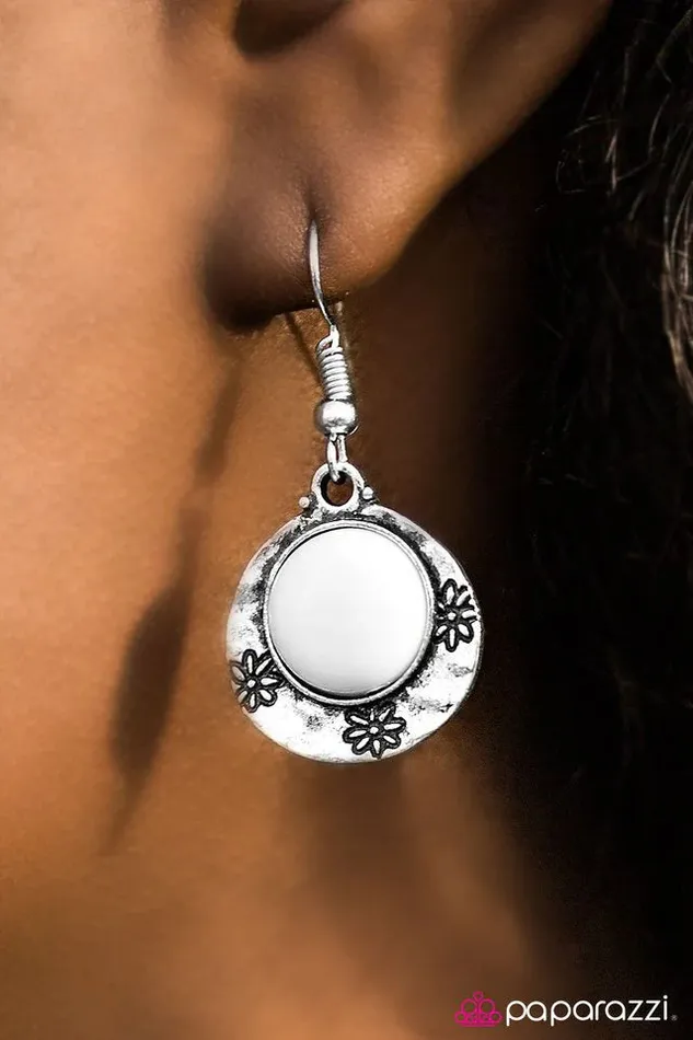 Earrings Paparazzi Earring Bring the Good Times White Paparazzi Jewelry