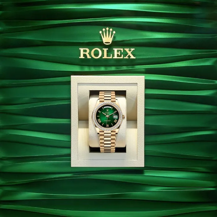 Rolex Bracelets 2024 Release Rolex DayDate 40 mm 18k yellow gold President bracelet Green ombr dial Diamond bezel Mens Watch 228398TBR