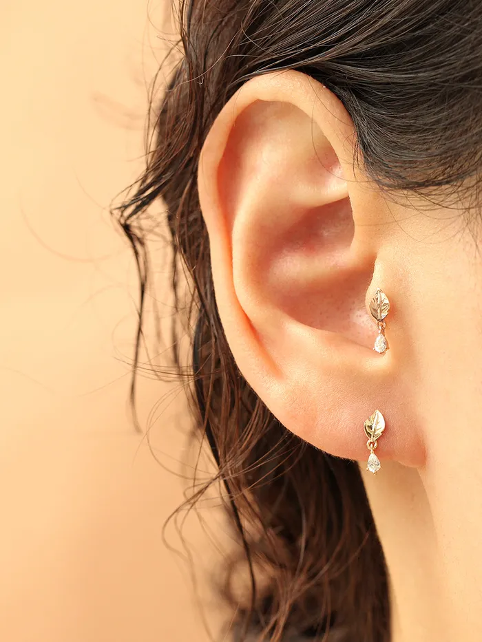 MinimalBijoux Earrings 14K gold Teardrop Leaf cartilage earring 20g