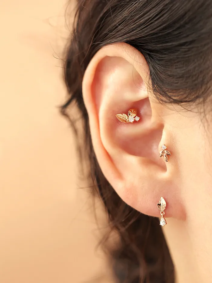 MinimalBijoux Earrings 14K gold Teardrop Leaf cartilage earring 20g